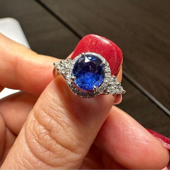 STUNNING 2.23ct sapphire with .28ctw diamonds, set in 18k white gold ring!! - Picture 3 of 17
